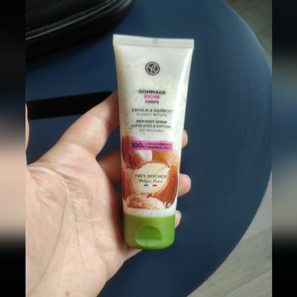 YVES ROCHER | Body scrub - Picture 1 of 2